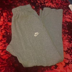 Nike sweat pants like new! lightly worn